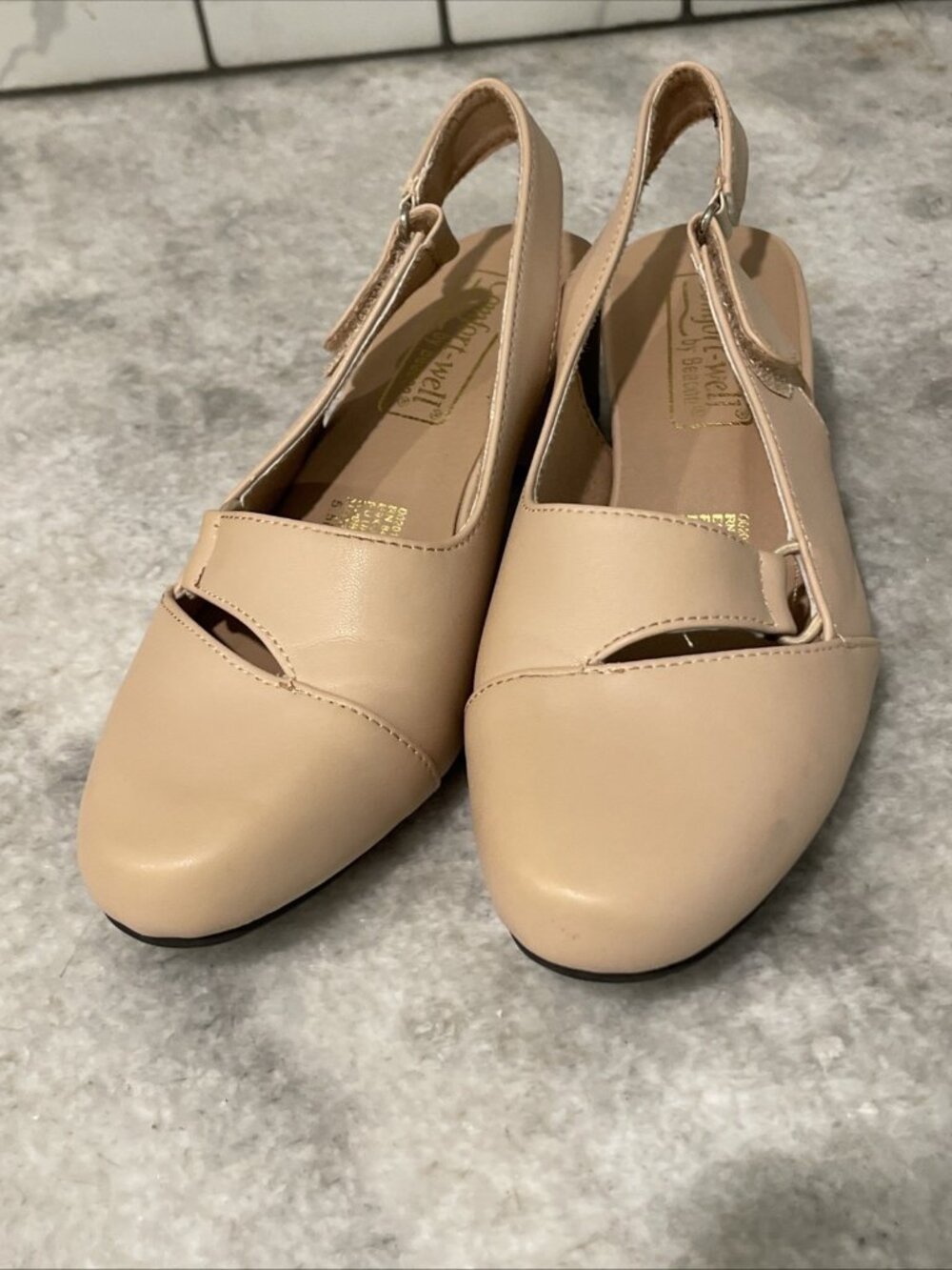 Comfort Well by Beacon Shoes Womens 5.5 Taupe Beige Heels Comfort - Picture 2 of 9